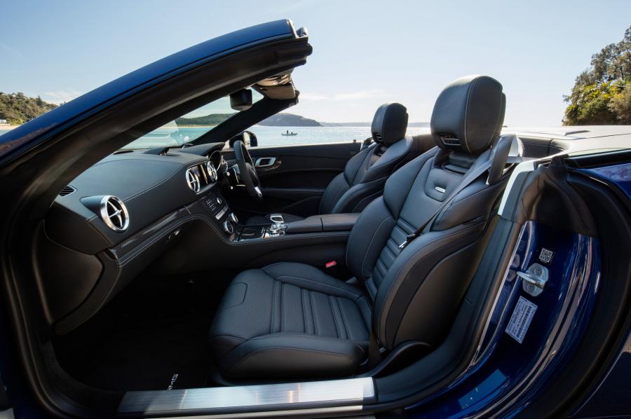 Интерьер Mercedes-AMG SL63 2016 года  (AU) (фото 10 из 15)